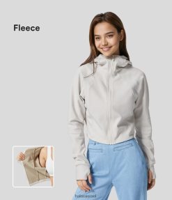 Halara נשים ג'קט קז'ואל קצוץ עם שרוולים raglan עם חור באגודל רוכסן XX0PF1980 בגדים פעילים אליסום לבן