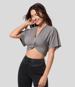 Halara נשים חולצה קצוצה קצוצה עם שרוול קצר עם צווארון V XX0PF1638 הַלבָּשָׁה אפור צריח