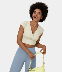 Halara נשים טופ ספורט יוגה קצוץ צוואר V XX0PF1899 בגדים פעילים חלב קוקוס